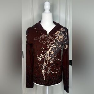 Sweater/hoodie zip up burgundy, animal print design. Size: Small